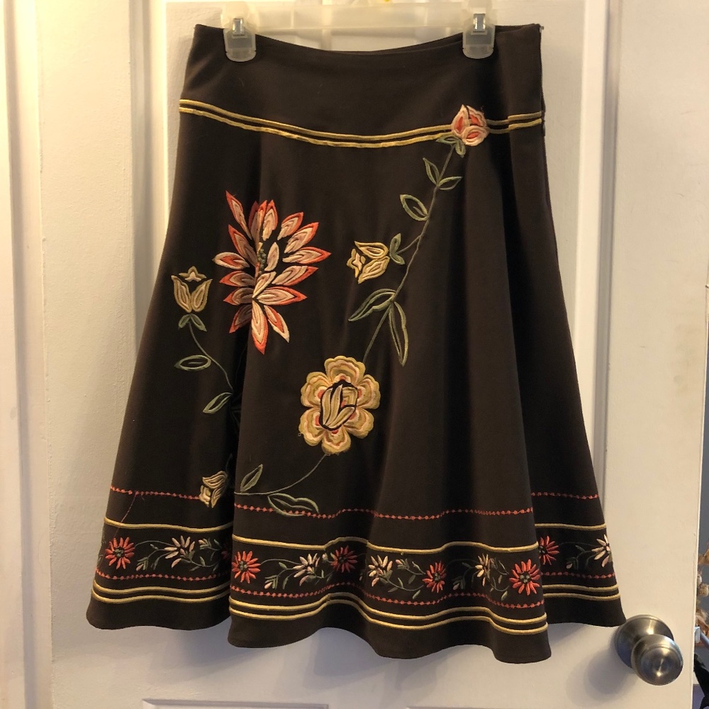 Embroidered skirt